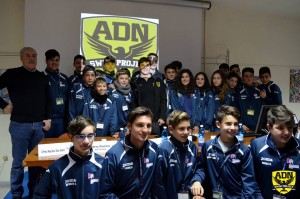 Foto di gruppo con i Campioni dell'ADN Swim Project