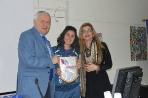 Scambio di Gagliardetti. Per il Liceo Manzoni Valentina Liguori del L.S.a Potenziamento Sportivo